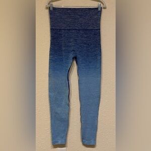 Yelete Women’s High Waisted Blue Ombré Leggings Size L